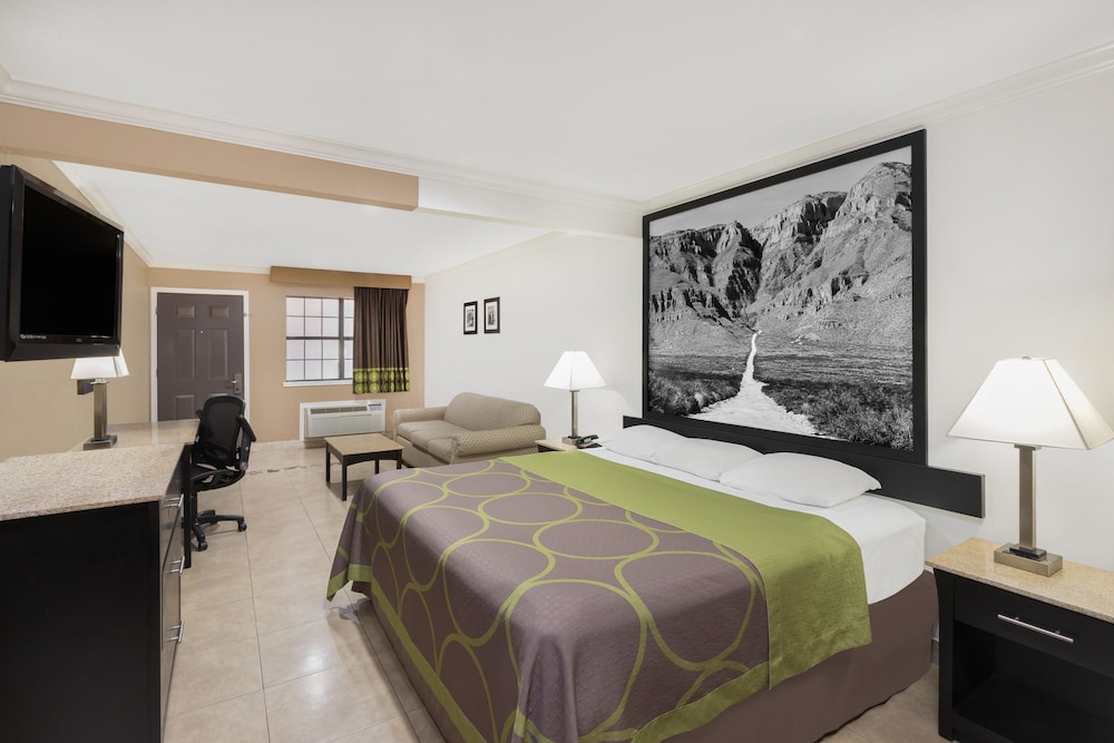Super 8 By Wyndham Mcallen Downtown La Plaza Mall In Mcallen