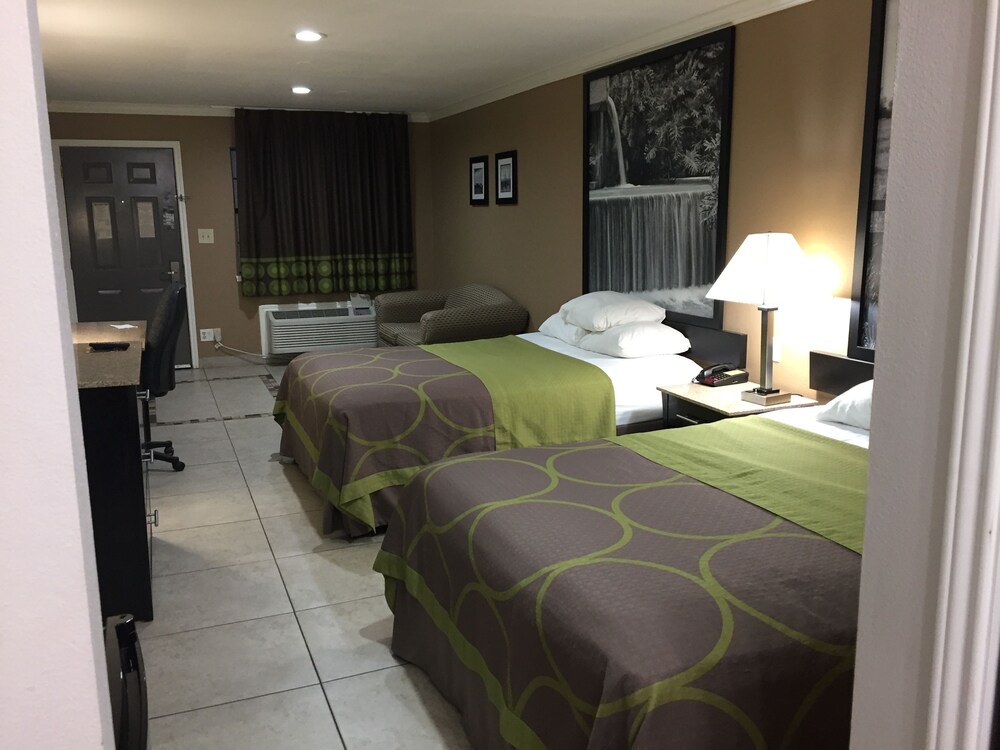 Super 8 Wyndham McAllen Downtown- City Center-Plaza Mall-Airport