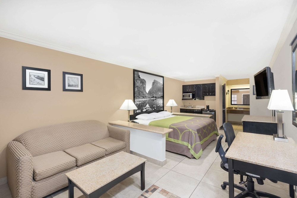 Super 8 Wyndham McAllen Downtown- City Center-Plaza Mall-Airport