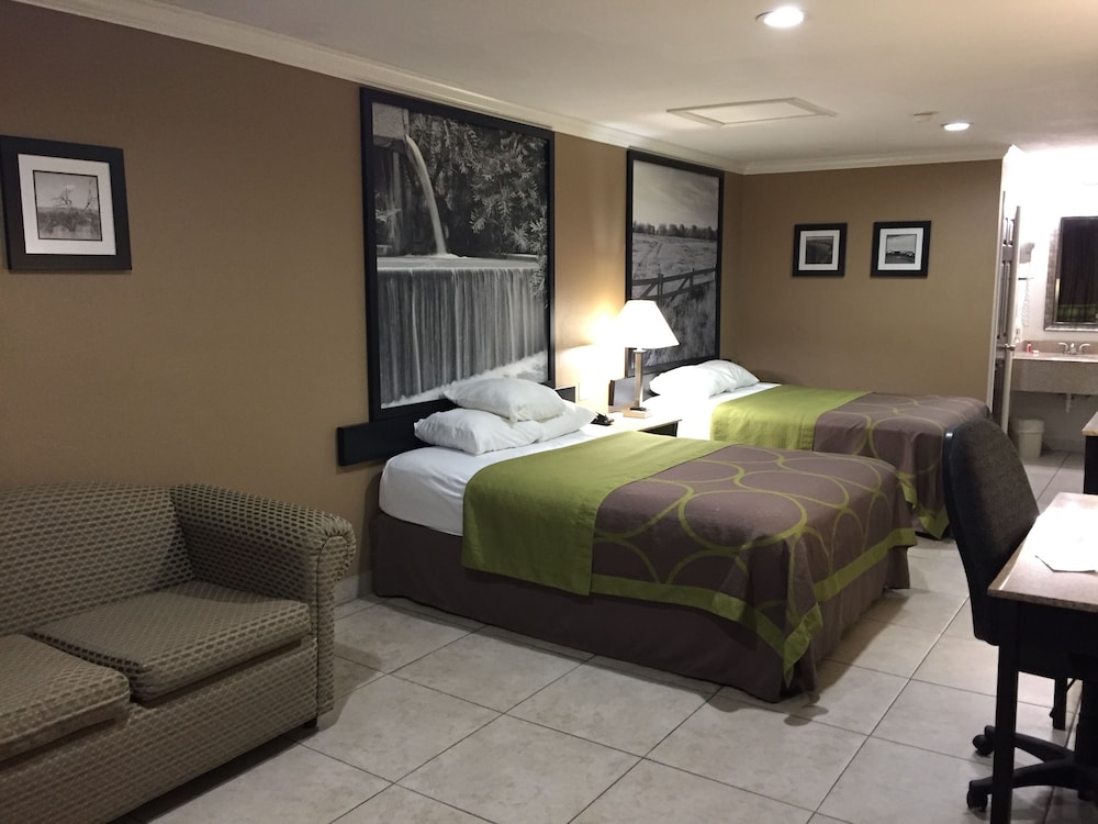 Super 8 Wyndham McAllen Downtown- City Center-Plaza Mall-Airport