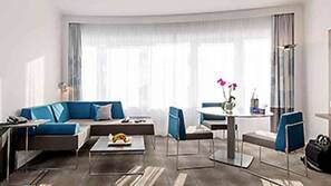 Hypo-allergenic bedding, minibar, in-room safe, desk