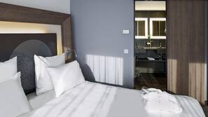 Hypo-allergenic bedding, minibar, in-room safe, desk