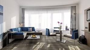 Hypo-allergenic bedding, minibar, in-room safe, desk