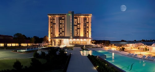Bernhardt Winery Hotels Find Hotel Deals Reviews La Torretta Lake Resort Spa