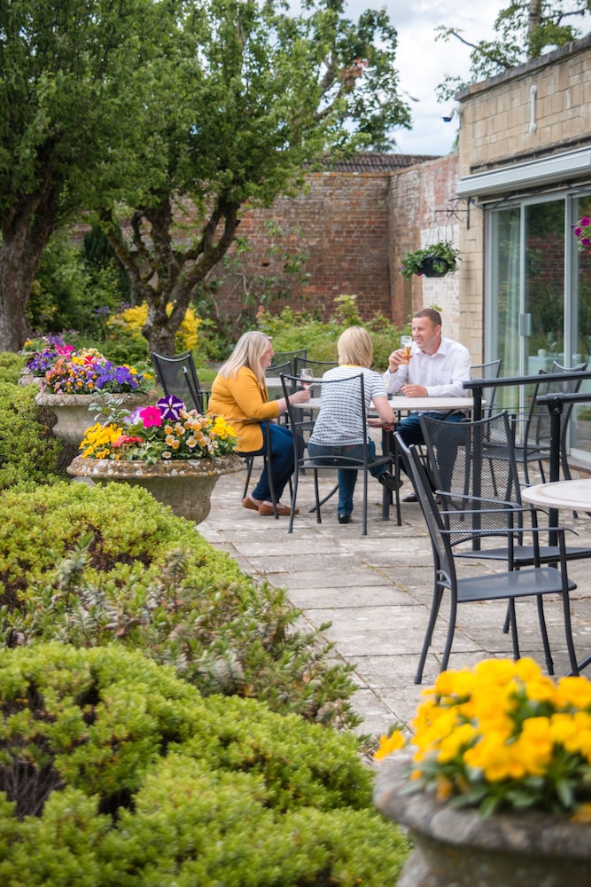 Outdoor dining, Stratton House Hotel & Spa