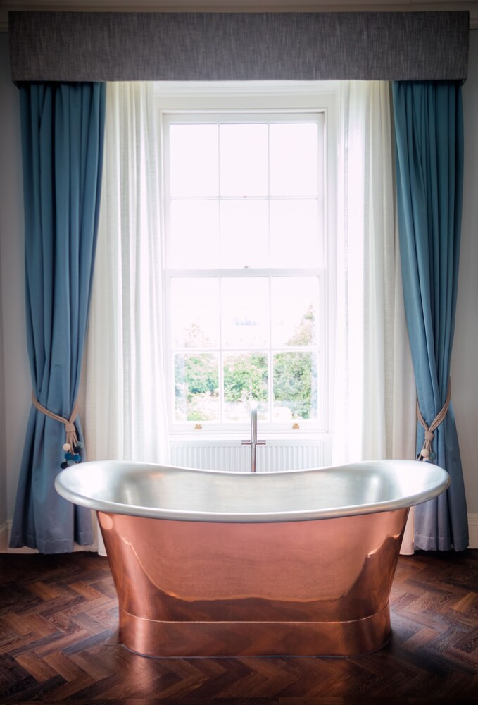 Deep soaking bathtub, Stratton House Hotel & Spa