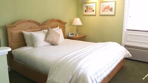 In-room safe, desk, iron/ironing board, free WiFi