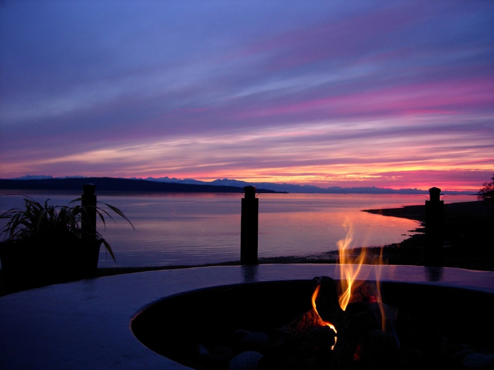 Beach Gardens Resort and Marina in Powell River, Canada