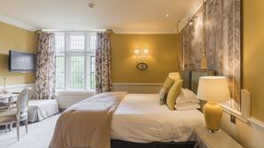 In-room safe, desk, iron/ironing board, free WiFi