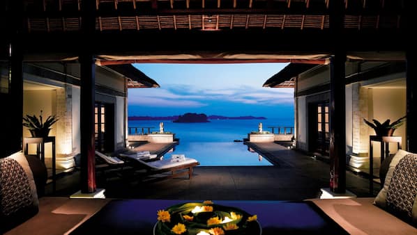 2 outdoor pools, pool umbrellas, pool loungers