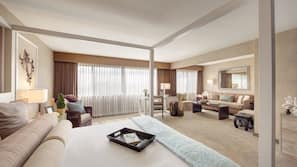 Hypo-allergenic bedding, minibar, in-room safe, desk