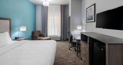 Clarion Inn & Suites DFW North