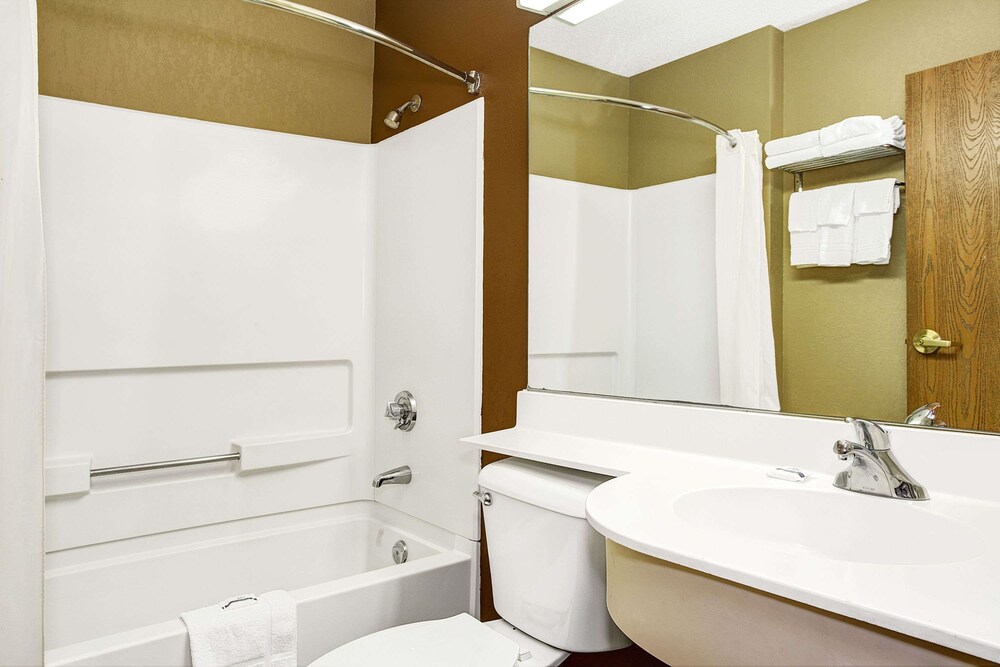 Bathroom, Microtel Inn & Suites by Wyndham Mason/Kings Island