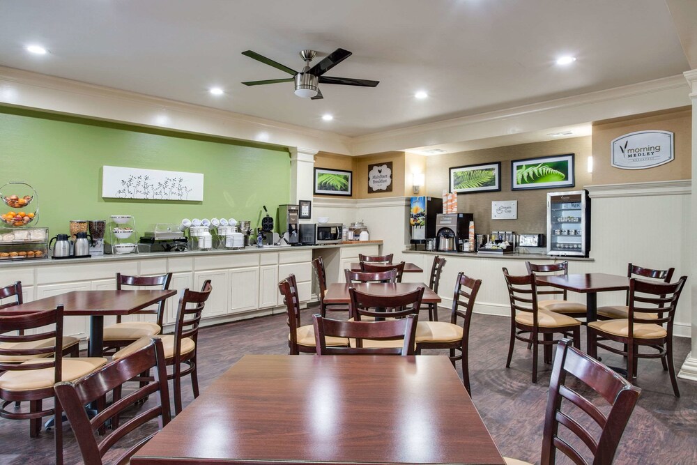 Breakfast area, Mainstay Suites at PGA Village