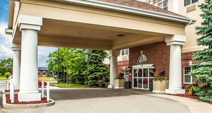 Comfort Suites Milwaukee Airport