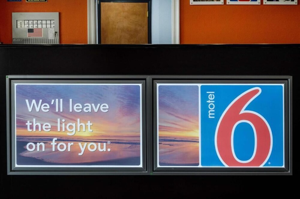 Motel 6 Mobile, AL