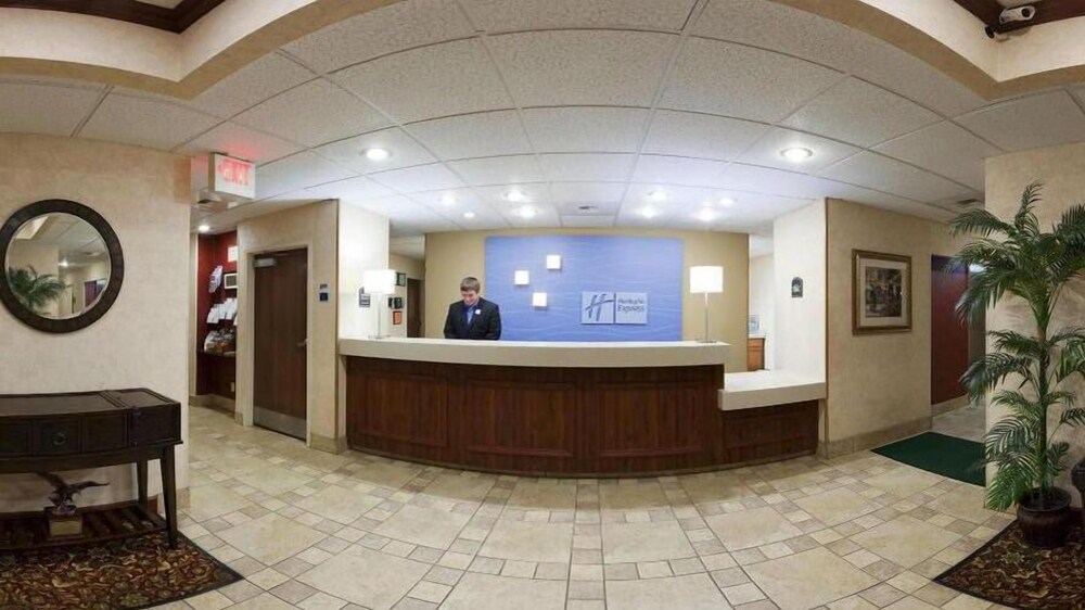 Holiday Inn Express Hotel Dayton Huber Heights 2018 Room Prices 82 Exterior Featured Image Lobby