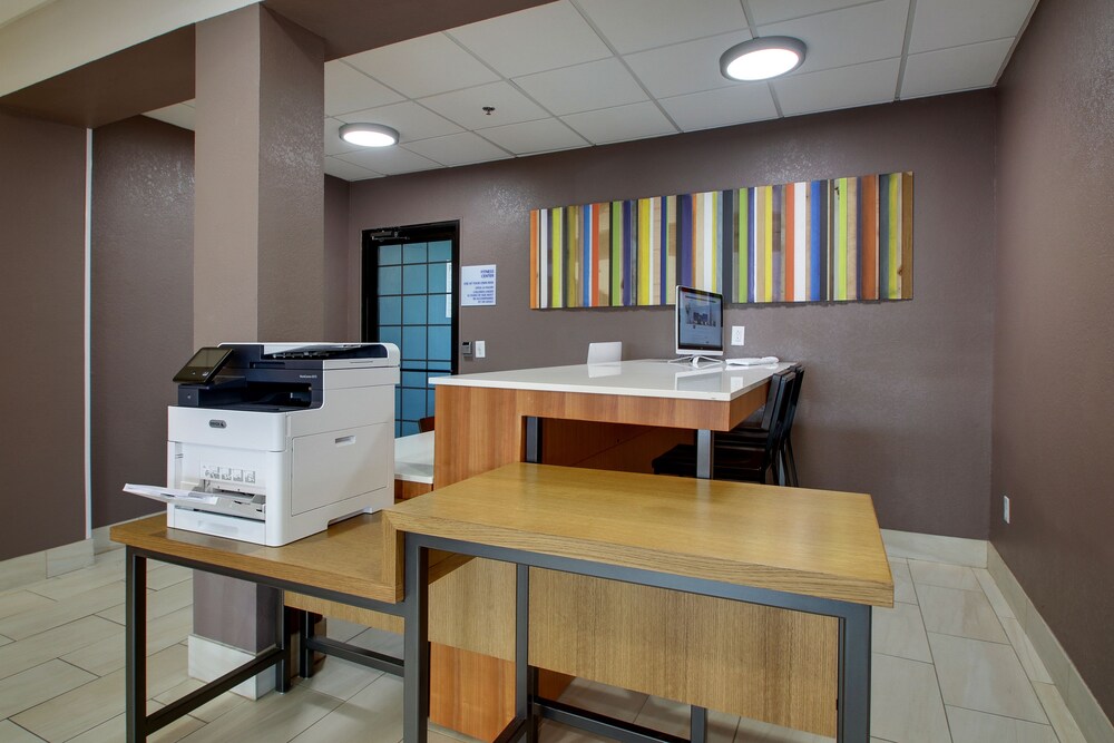 Holiday Inn Express & Suites Lebanon, an IHG Hotel