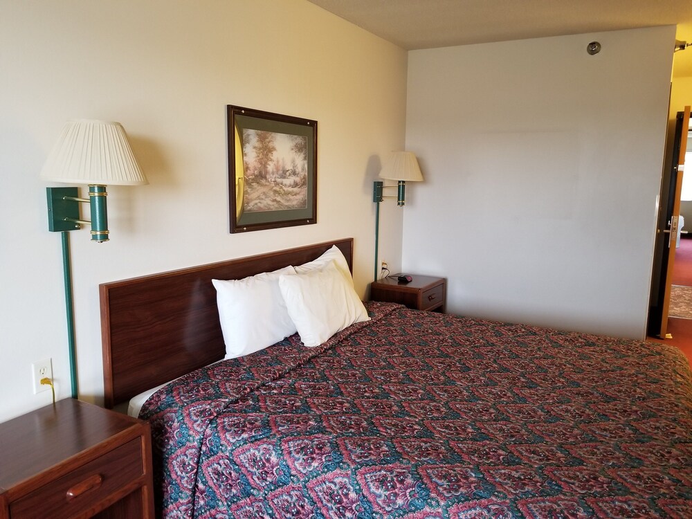 Bilmar Inn & Suites Dell Rapids in Dell Rapids Best Rates & Deals on