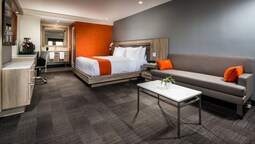 Canoga Hotel