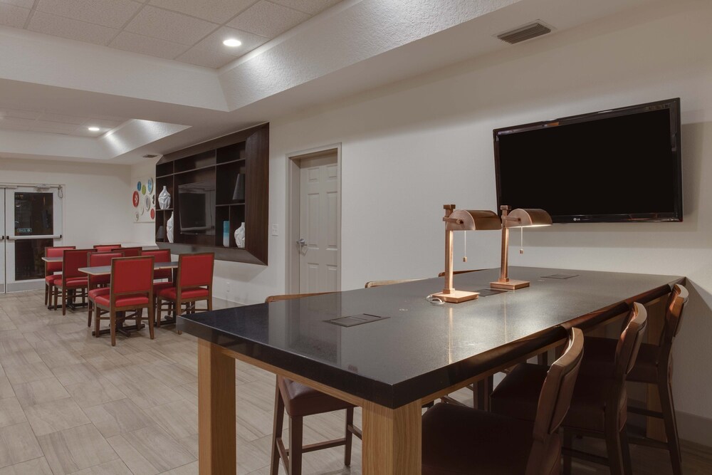 Holiday Inn Express Orlando International Airport, an IHG Hotel in