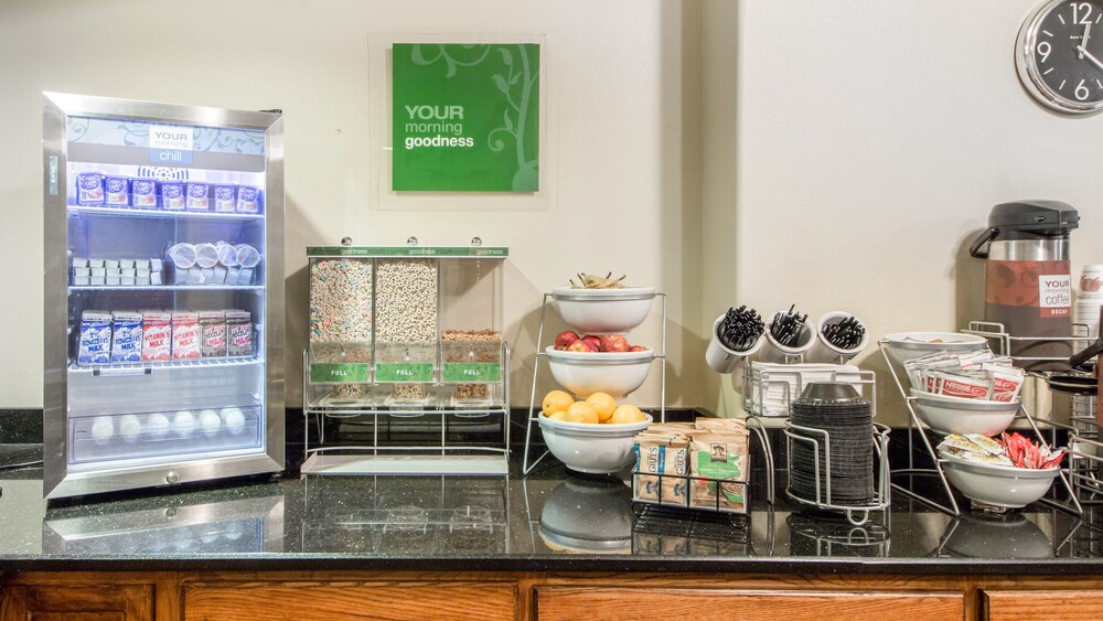 Breakfast area, Quality Inn Tulsa - Downtown West