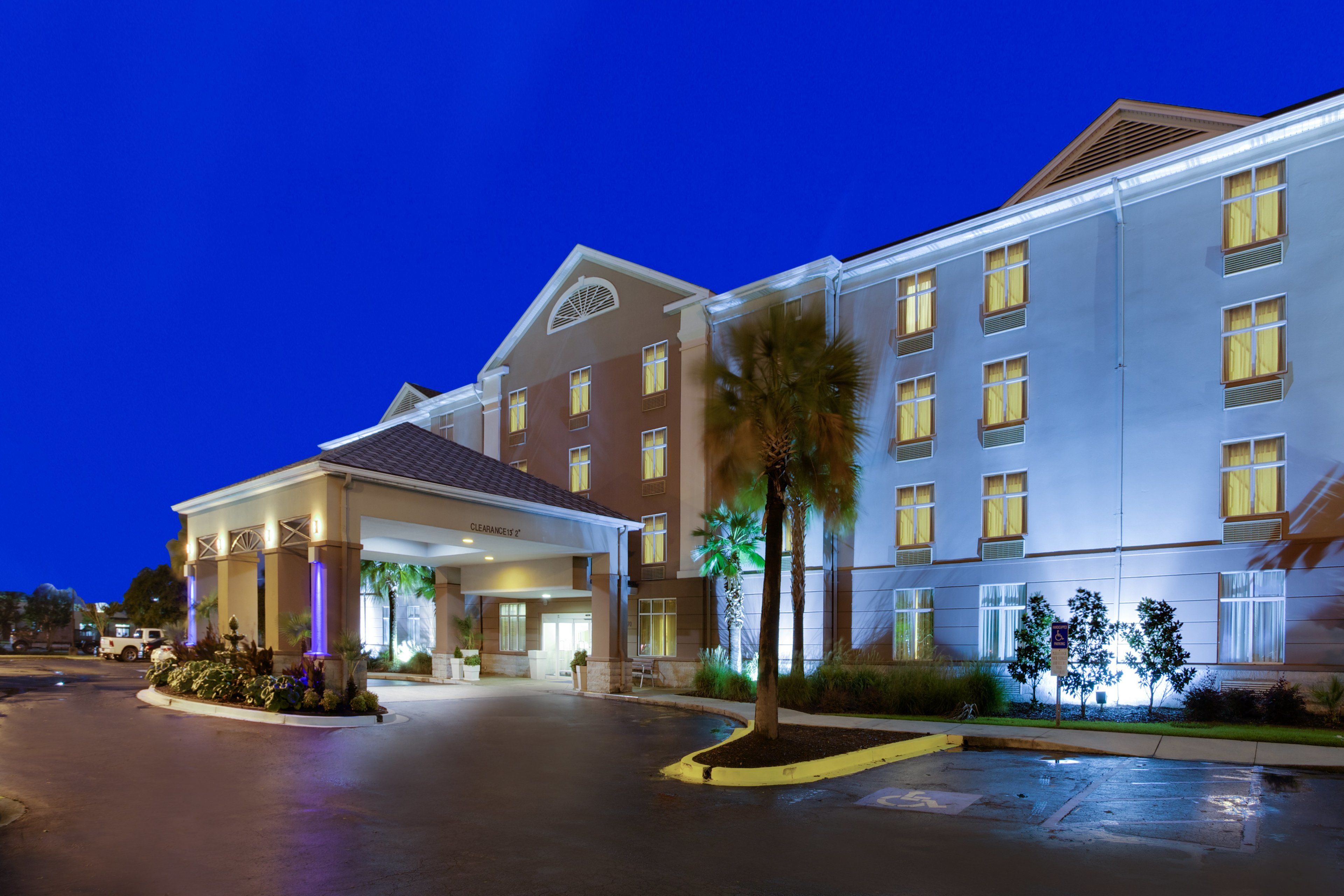 Holiday Inn Express & Suites Charleston-Ashley Phosphate, an IHG Hotel in North Charleston, United States