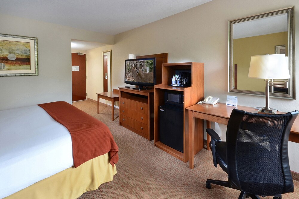 Holiday Inn Express Raleigh Durham Airport, an IHG Hotel