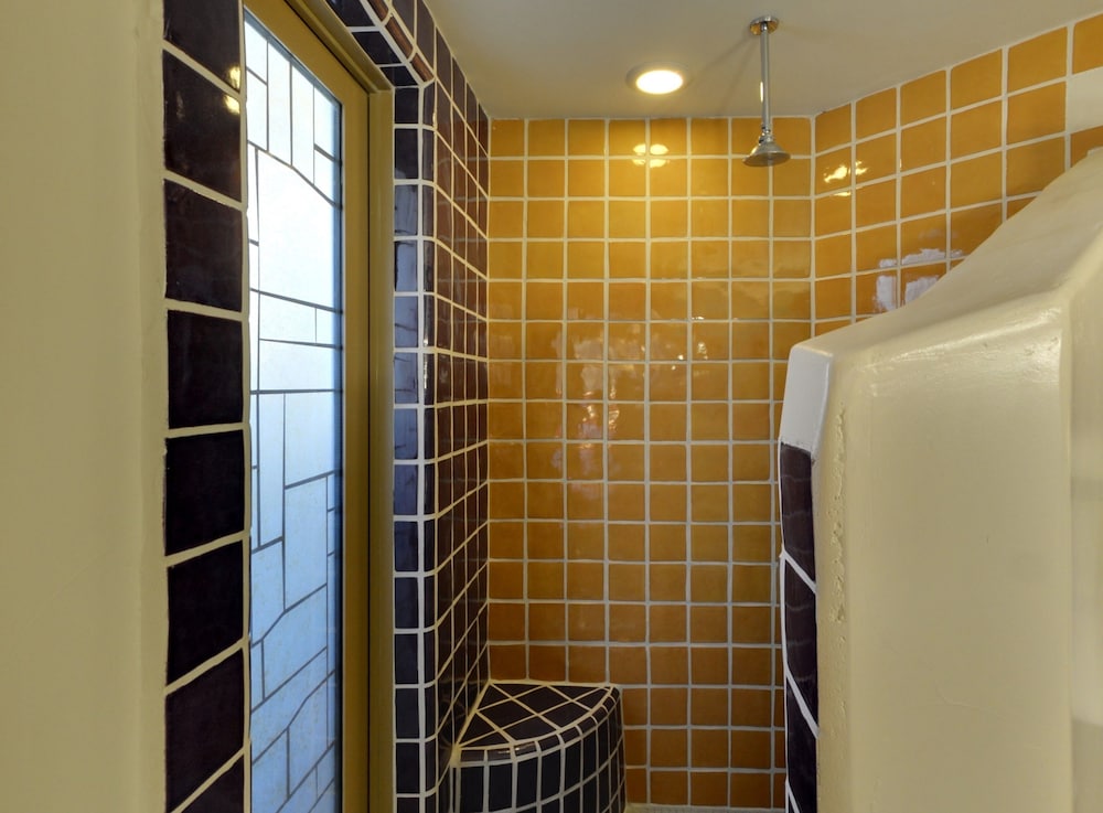 Embarc Palm Desert 2018 Room S From 95 Deals Reviews Expedia Bathroom