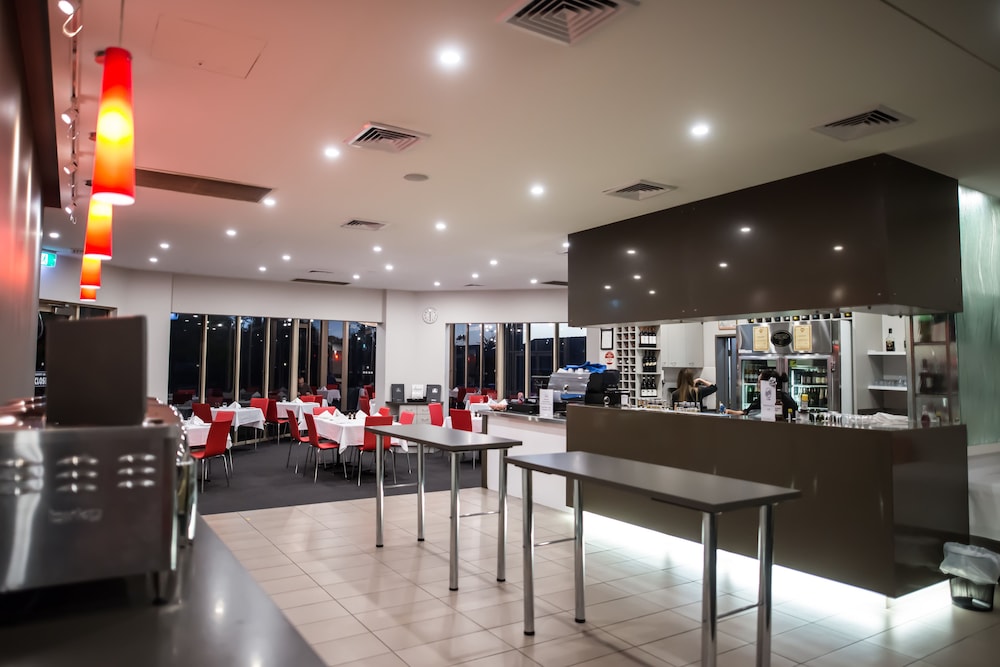 Best Western Airport Motel and Convention Centre