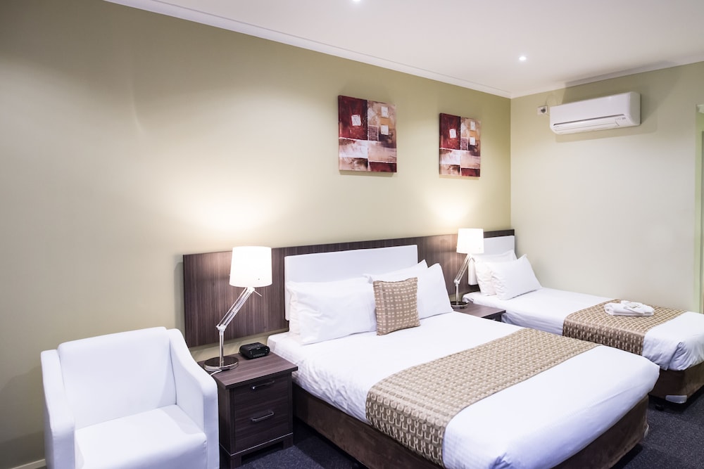 Best Western Airport Motel and Convention Centre