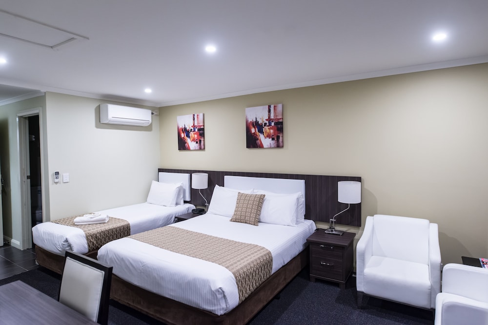 Best Western Airport Motel and Convention Centre