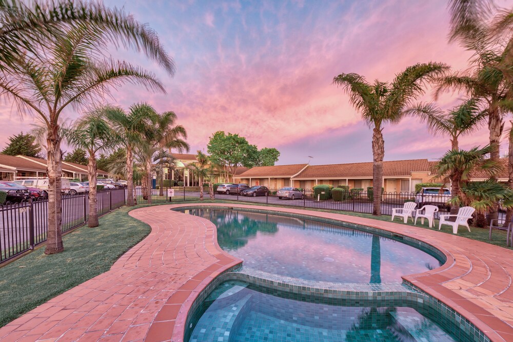 Best Western Airport Motel and Convention Centre