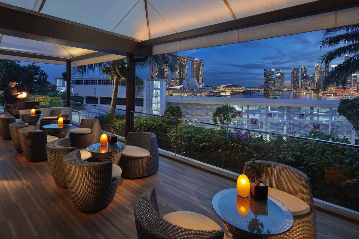 プールサイドバー