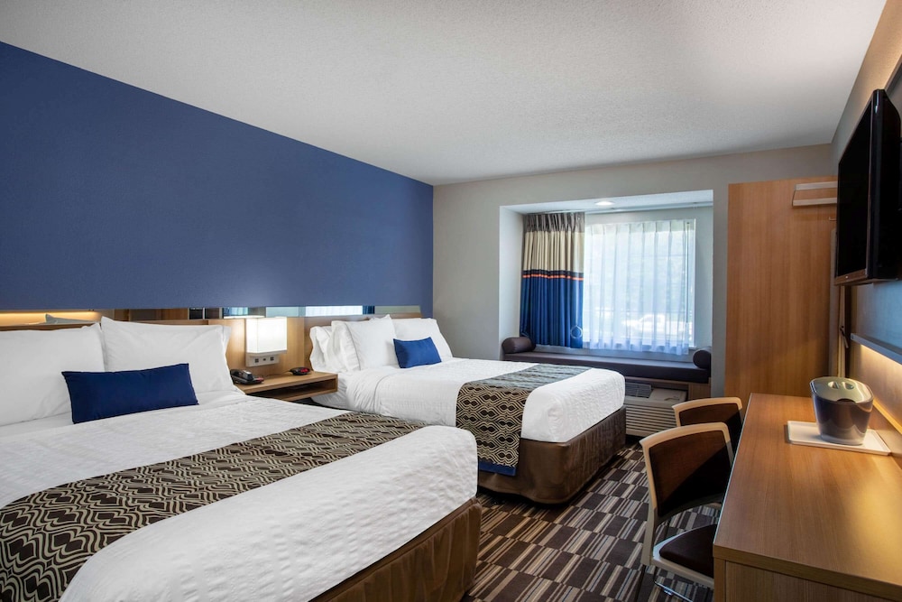 Microtel Inn & Suites by Wyndham Burlington