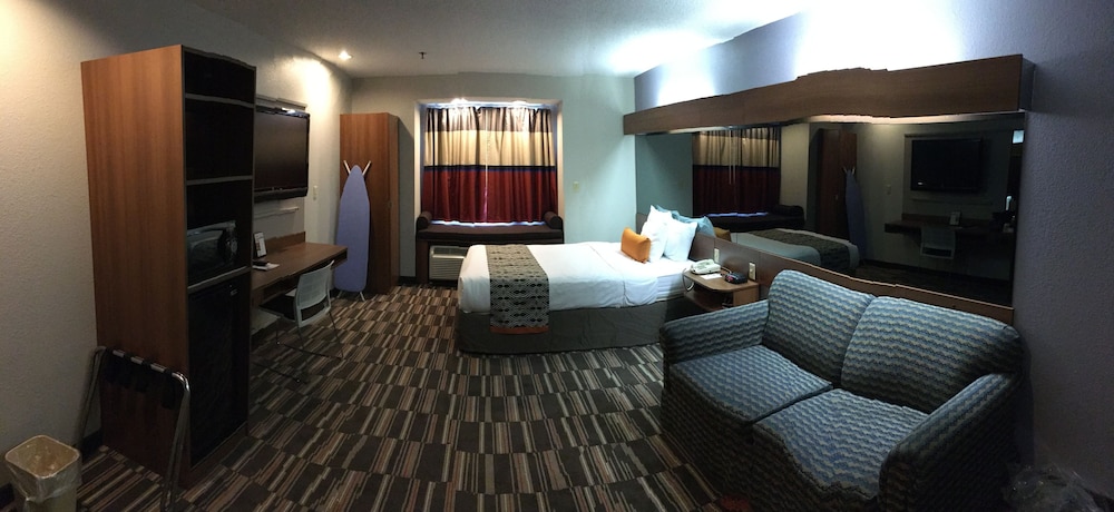 Microtel Inn & Suites by Wyndham Philadelphia Airport