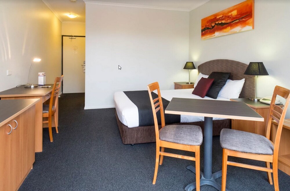 Alpha Hotel Canberra