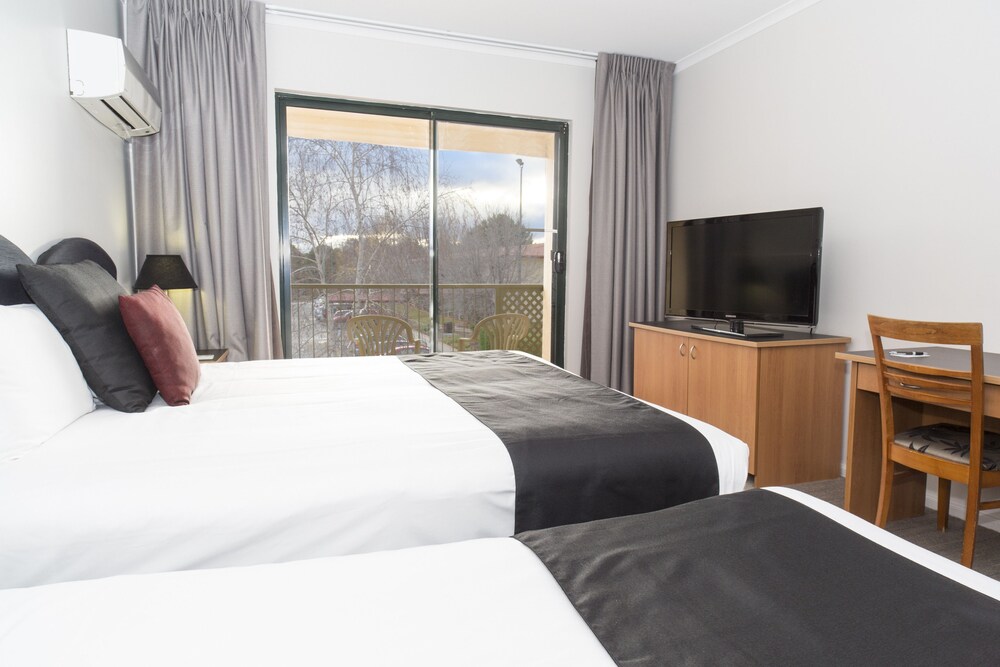 Alpha Hotel Canberra