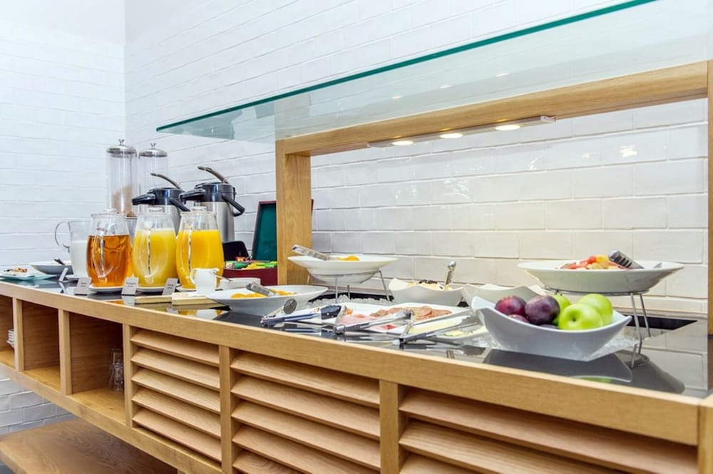 Alpha Hotel Canberra