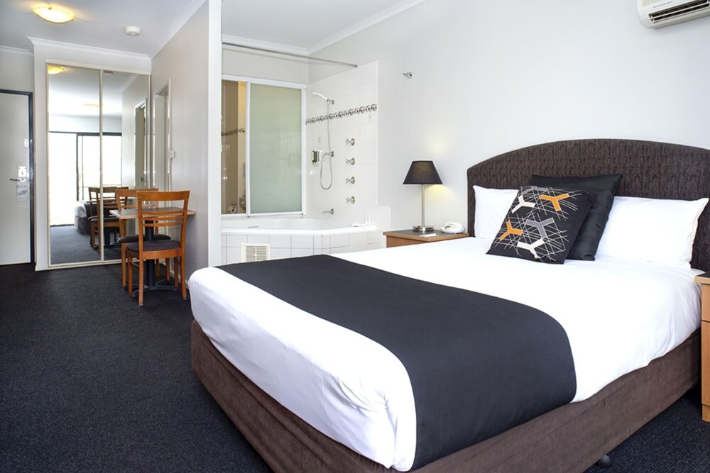 Alpha Hotel Canberra