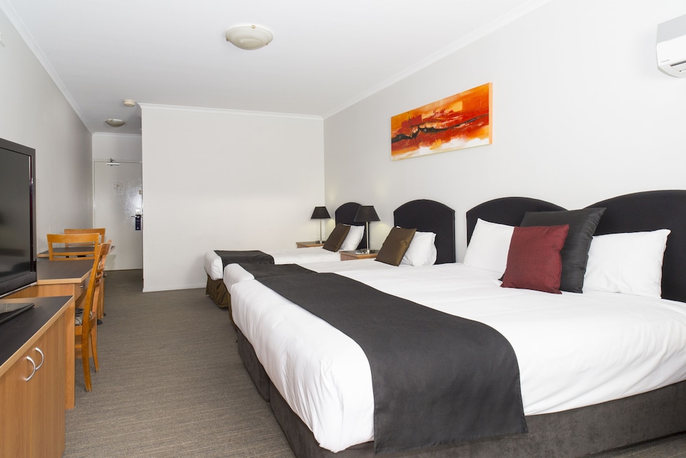 Alpha Hotel Canberra