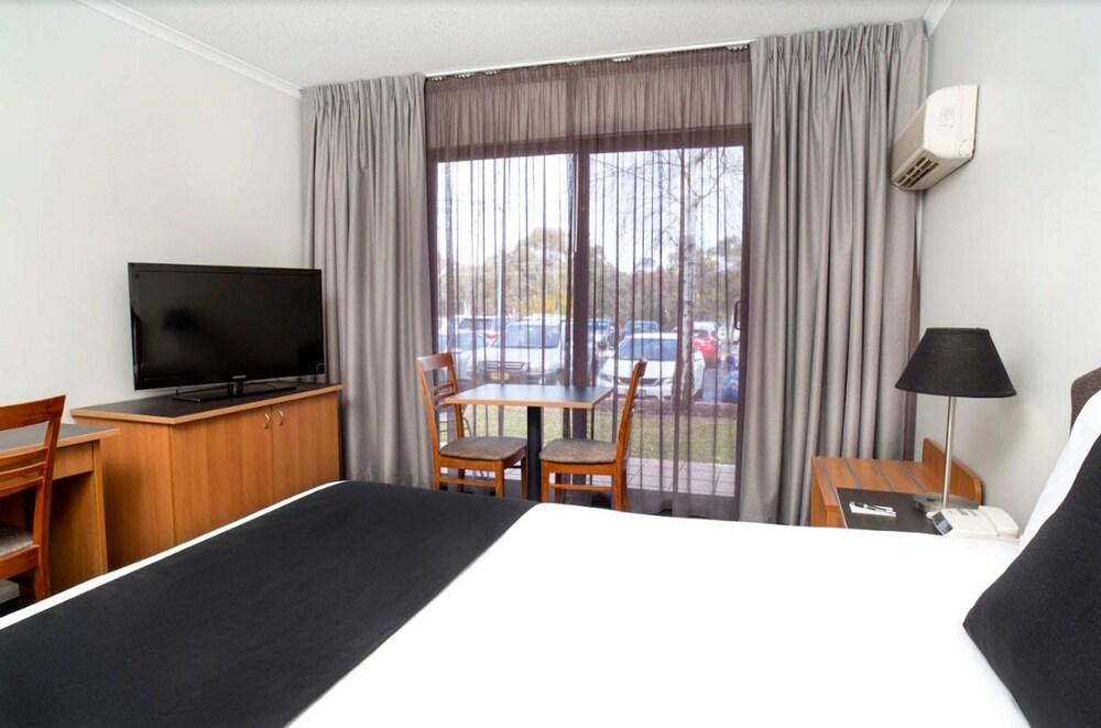 Alpha Hotel Canberra