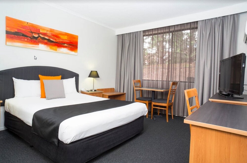 Alpha Hotel Canberra