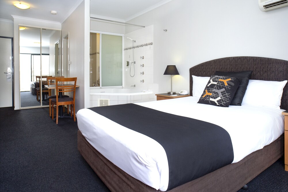 Alpha Hotel Canberra