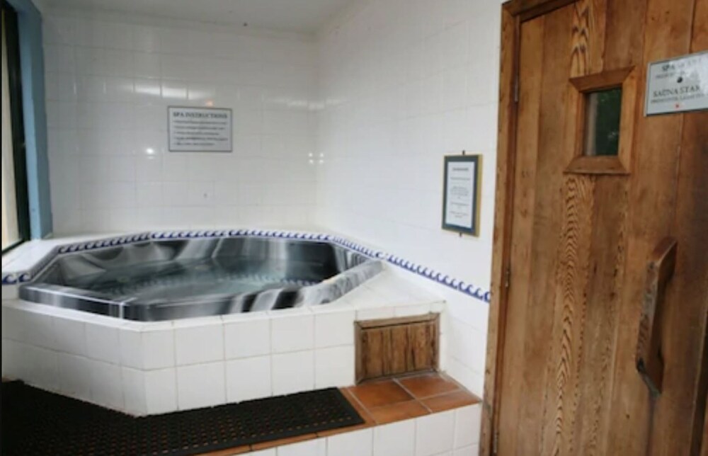 Alpha Hotel Canberra