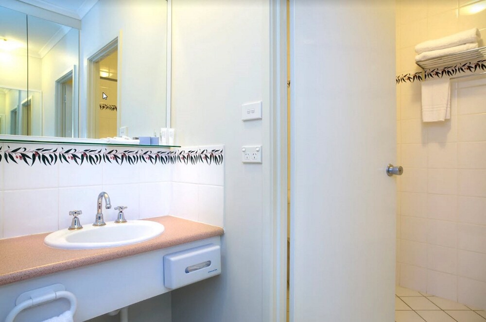 Alpha Hotel Canberra