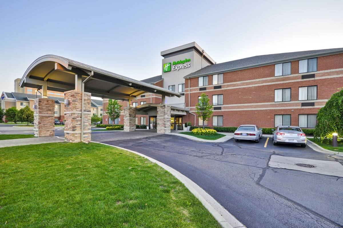 Holiday Inn Express Romulus Detroit Airport In Romulus Mi Expedia