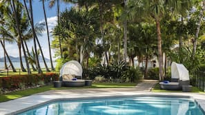 3 outdoor pools, pool umbrellas, pool loungers