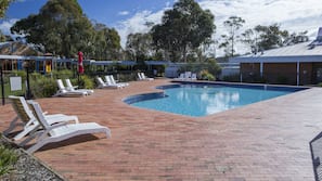 Seasonal outdoor pool, open 6:00 AM to 10:00 PM, pool loungers