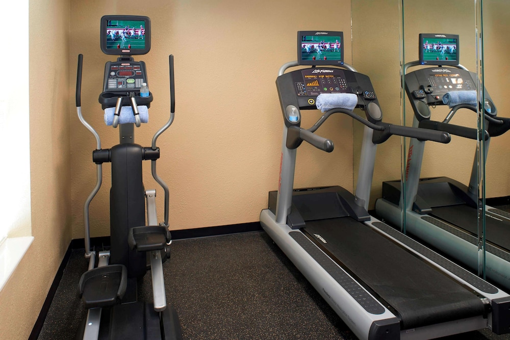 Fitness facility, Sonesta Simply Suites Detroit Novi